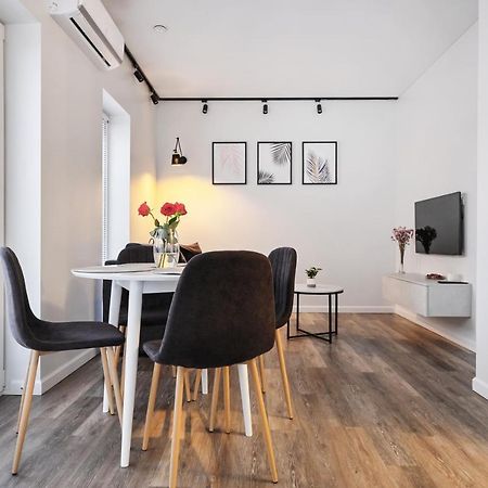Owls Hill Apartment Каунас Экстерьер фото