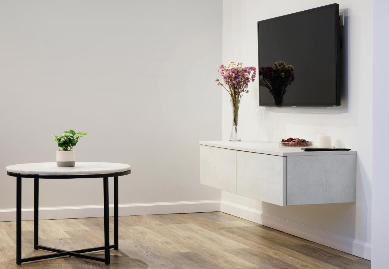 Owls Hill Apartment Каунас Экстерьер фото