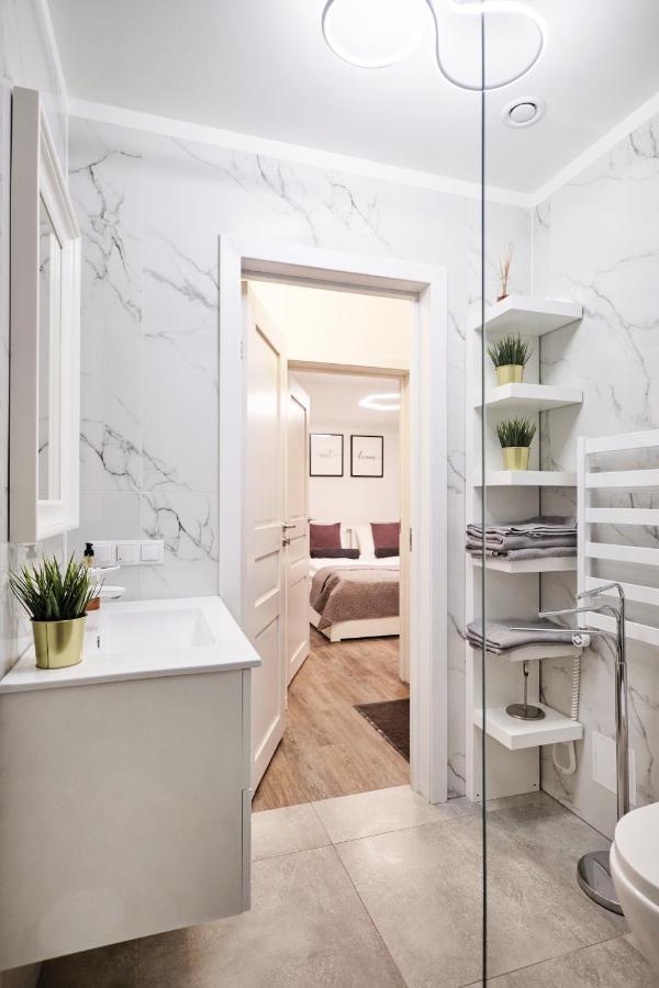 Owls Hill Apartment Каунас Экстерьер фото