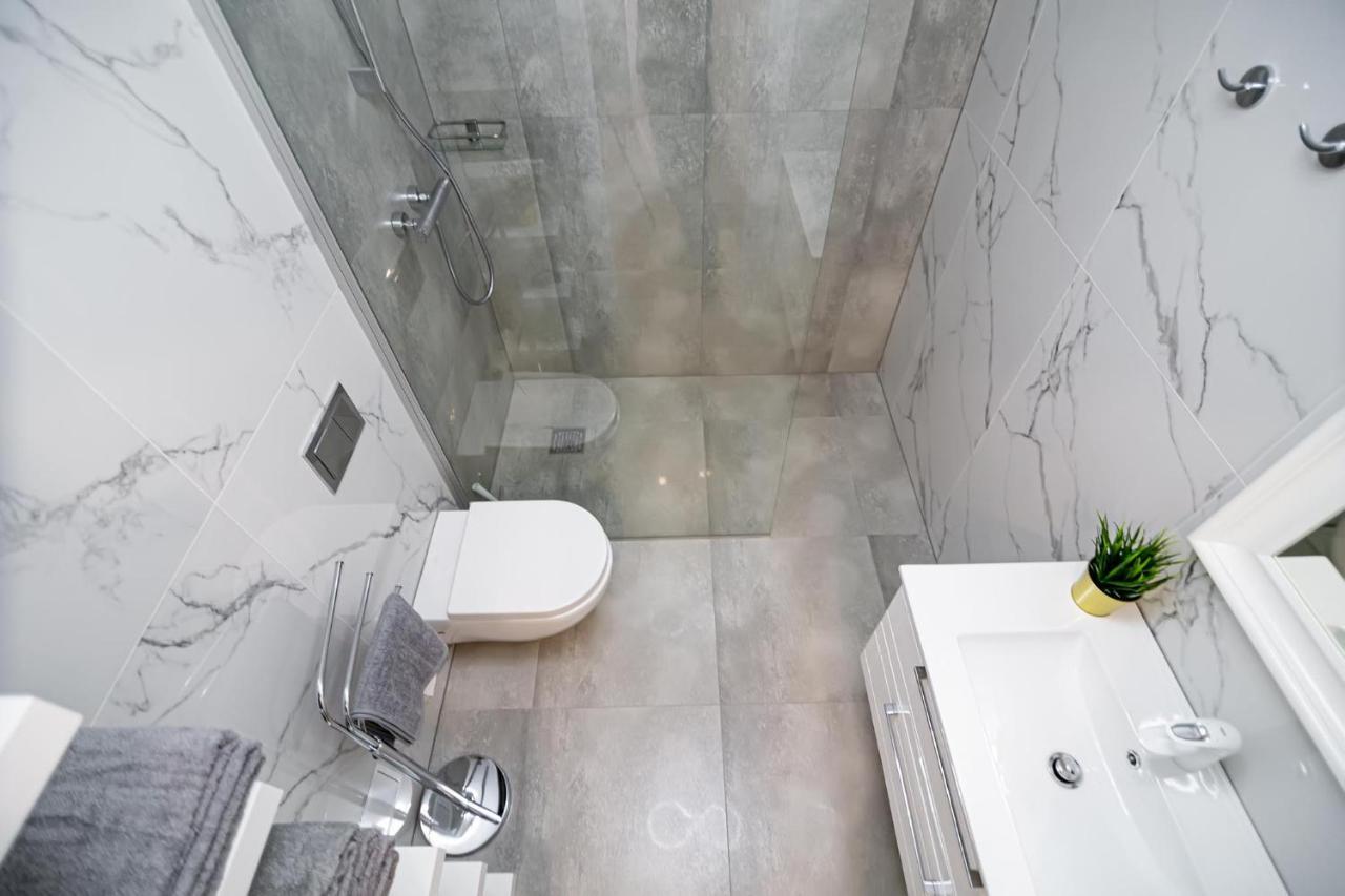 Owls Hill Apartment Каунас Экстерьер фото