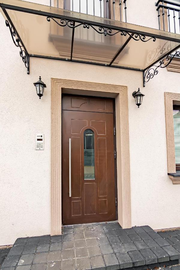 Owls Hill Apartment Каунас Экстерьер фото